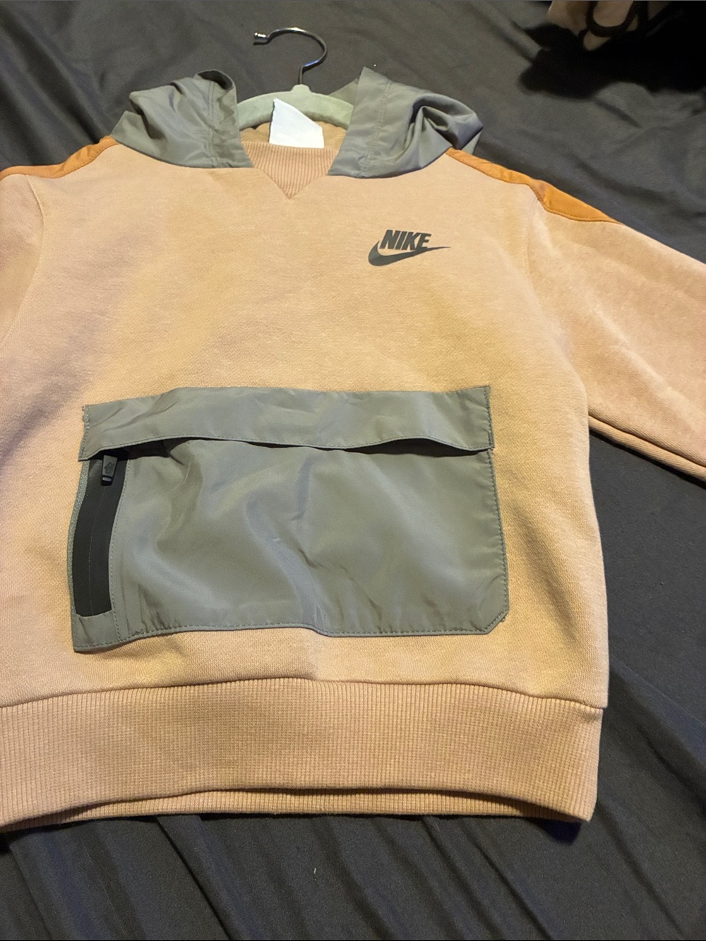 Nike Men’s Crewneck Sweatshirt in Tan with Olive Accents